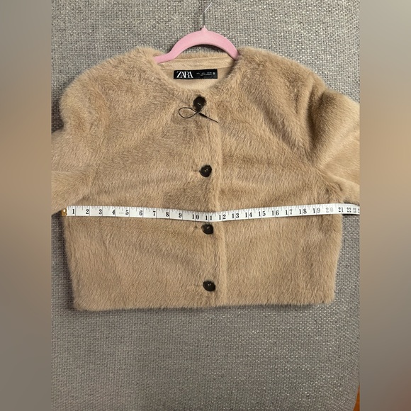 Zara Viral Faux Fur Cropped Jacket Round Neck Button Front Size L - Picture 12 of 16